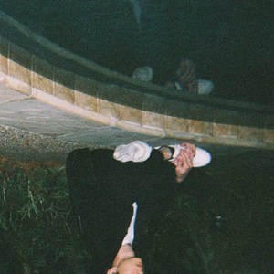 女生让男生看她的小笼包
