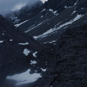 女生让男生看她的小笼包
