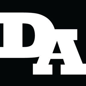 女生让男生看她的小笼包
