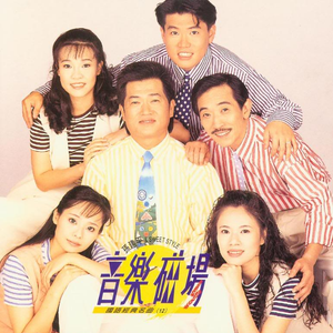 女生让男生看她的小笼包
