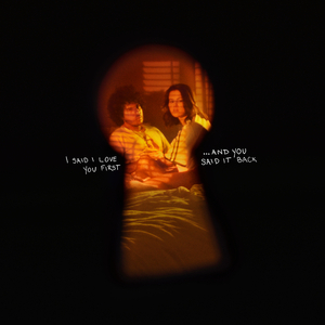 女生让男生看她的小笼包
